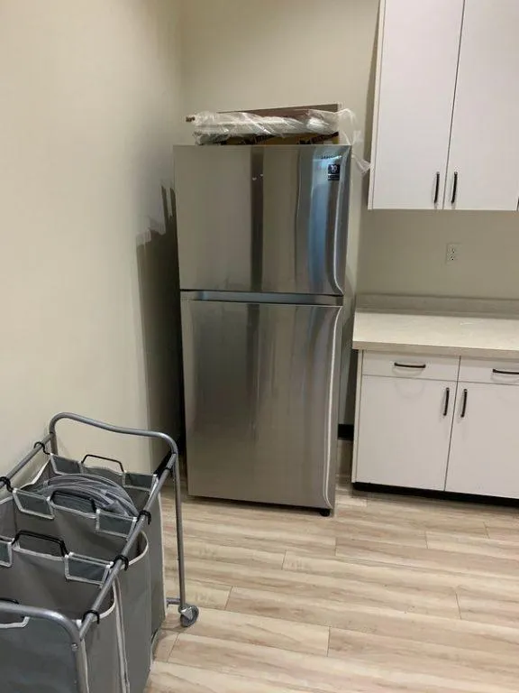 (2) Samsung 28" RT18m6215SR/A SS Refrigerator RTR#  for Sale