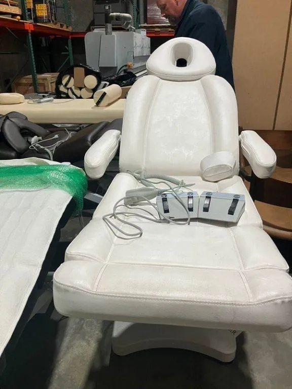 Lot of Medical Spa/Exam Chairs RTR# 3121754-15 for Sale