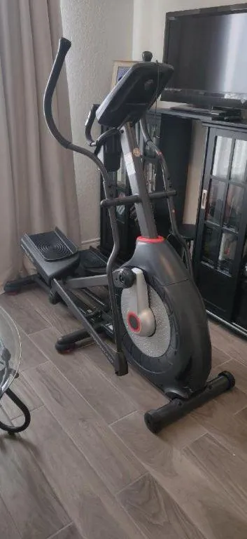 Elliptical with great features in excellent condition half the price of new for Sale