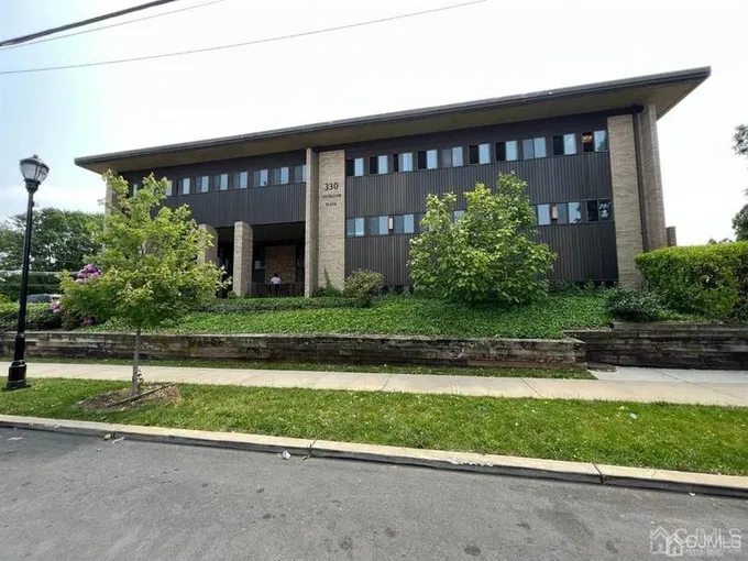 New Brunswick, Middleinteraction County, NJ Commercial Property, House for sale Property ID: 417158219