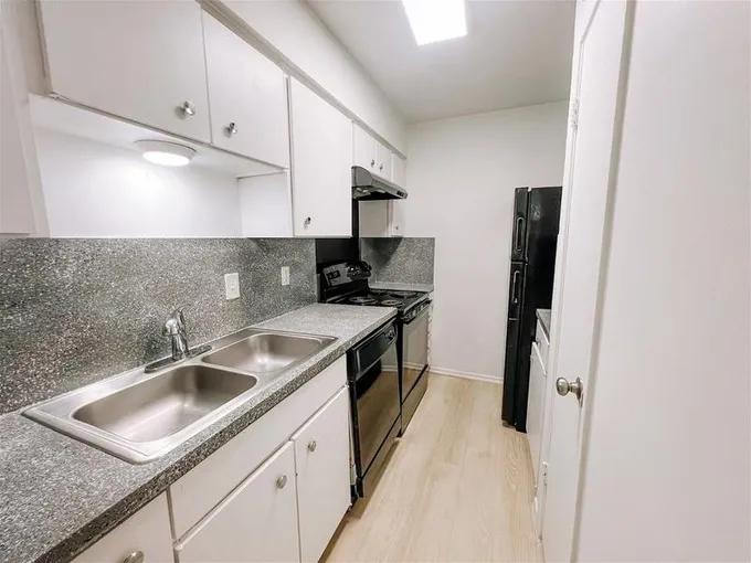 57002599  3140 N Hall St #1184 for Sale