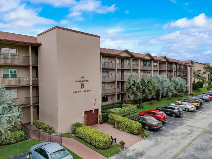 Pembroke Pines, Pembroke Pines, FL 33027 for Sale