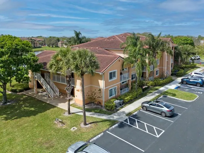 Condo/Coop - Port Saint Lucie, FL  281 Sw Palm Dr #102 for Sale