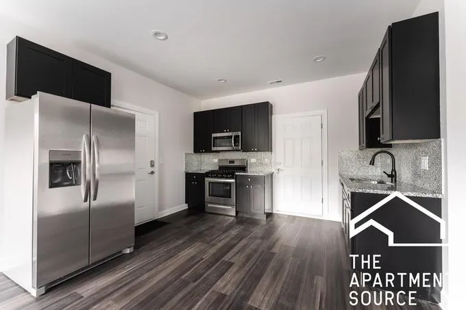 Great 3 bedroom \2 bathroom  4410 N Keeler Ave #2E for Sale