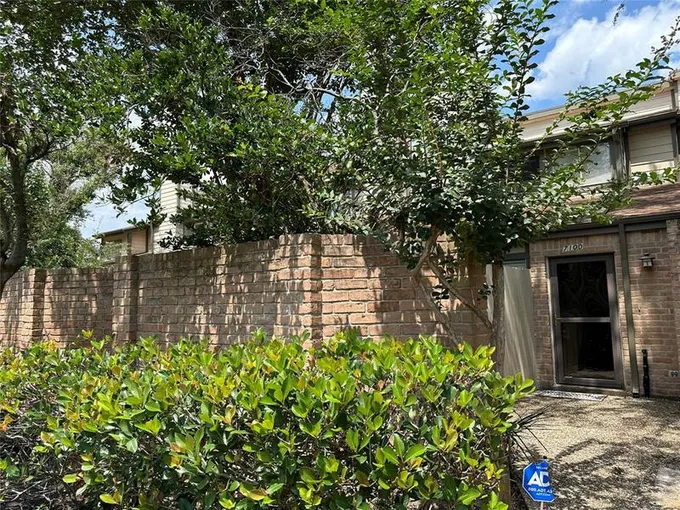 710 Country Place Dr D, Houston, TX 77079 for Sale
