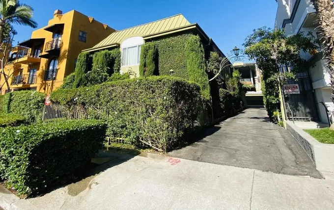 42089191  816 North Hudson Avenue #6 for Sale