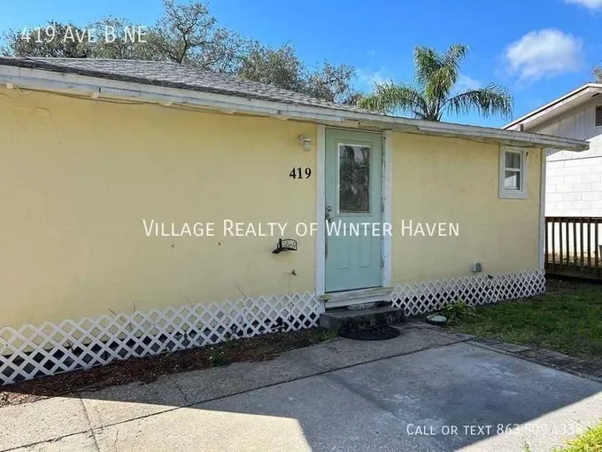 2 Bedroom 1 Bathroom located near the heart of Downtown Winter Haven  419 Avenue B Ne for Sale