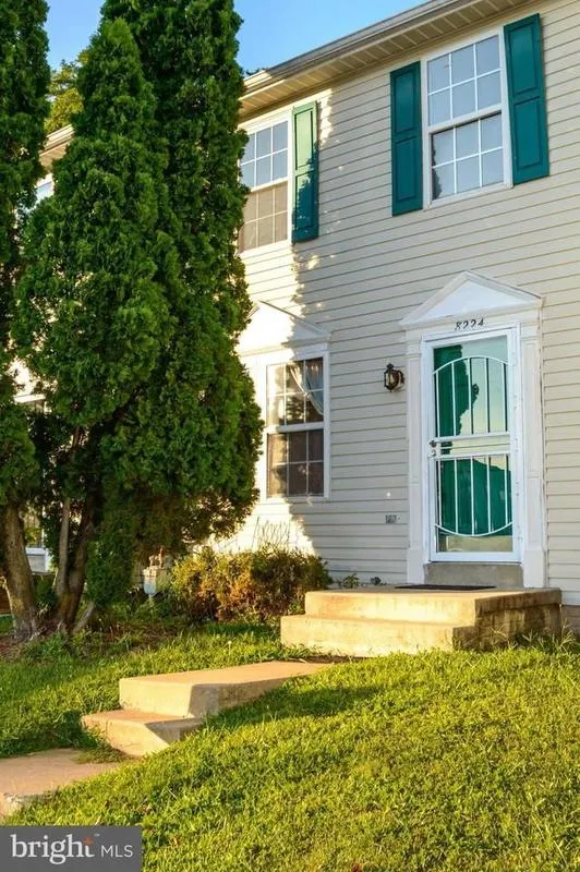 Traditional, Interior Row/Townhouse - PIKESVILLE, MD  8224 Kings Crown Rd for Sale