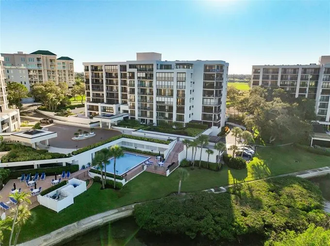 6 Belleview Boulevard, Unit 702, Belleair, FL 33756 for Sale