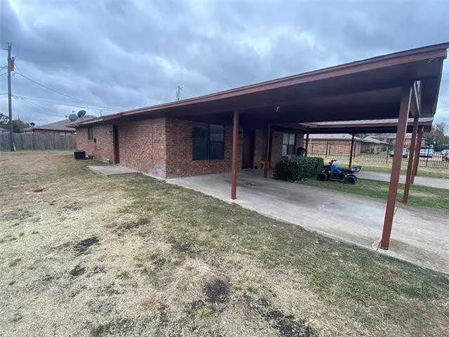 Traditional, LSE-Duplex - Waxahachie, TX  400 Amanda Ln #402 for Sale