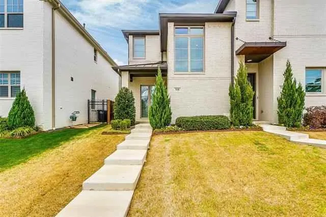 Contemporary/Modern, Traditional, LSE-Condo/Townhome - Fort Worth, TX  518 Sheer Bliss Ln for Sale