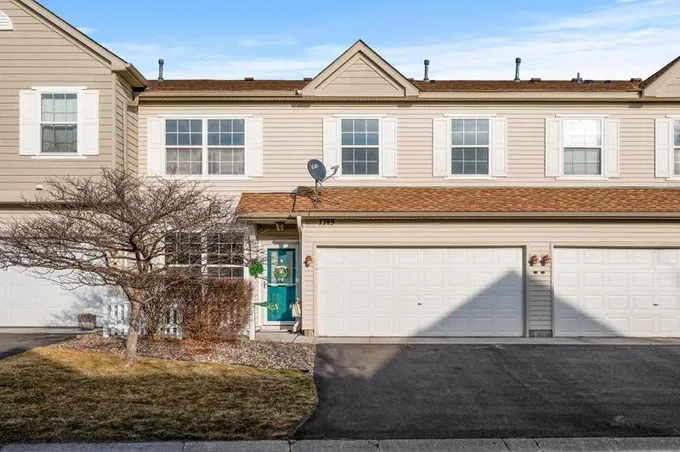 7749 Buttercup Court, Chanhassen, MN 55317 for Sale
