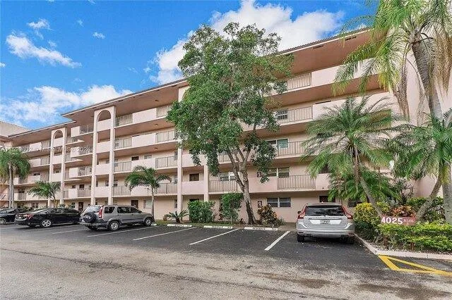 2 bedroom in Sunrise FL 33351 for Sale