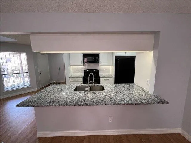 2 bedroom in Houston TX 77074 for Sale
