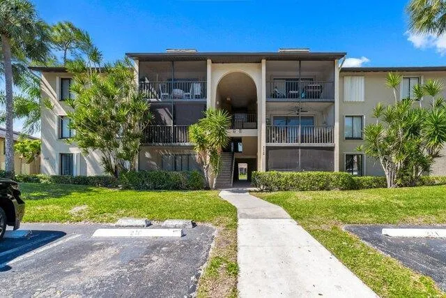 2 bedroom in Greenacres FL 33415 for Sale