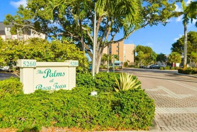 2 bedroom in Boca Raton FL 33487 for Sale