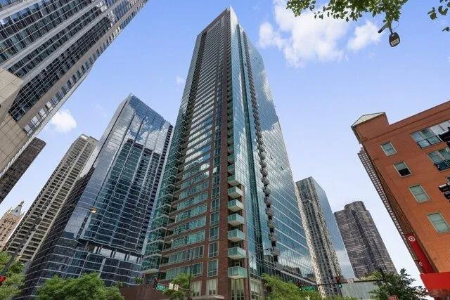 3 bedroom in Chicago IL 60611 for Sale