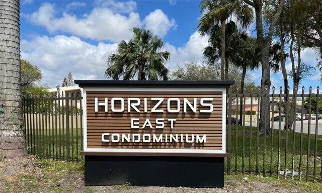 2 bedroom in Miami FL 33173 for Sale