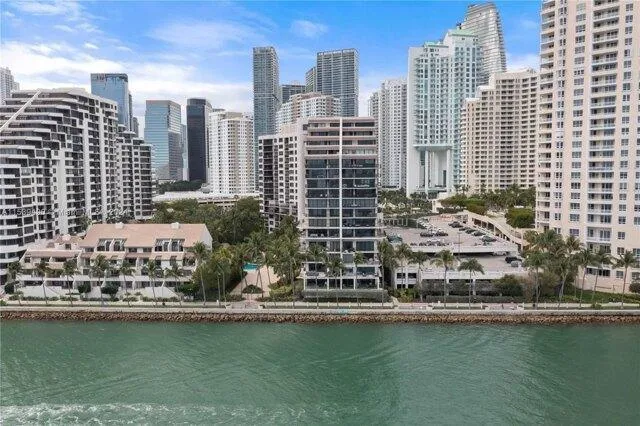 2 bedroom in Miami FL 33131 for Sale