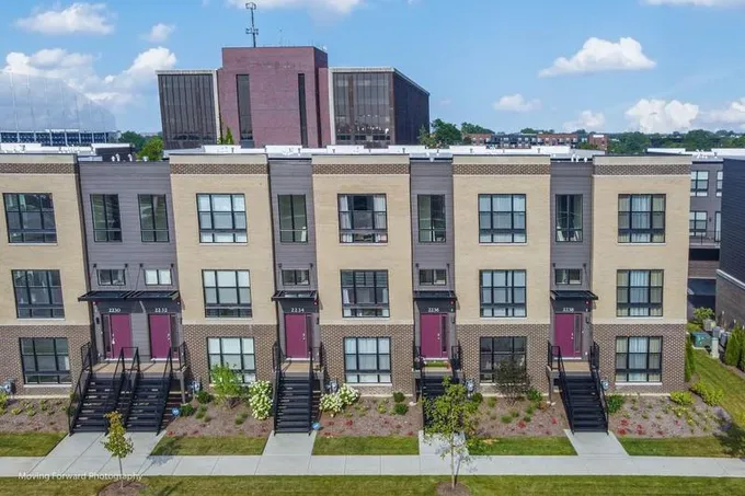 T3-townhouse 3+ Stories - Schaumburg, IL  2238 Venture Dr for Sale