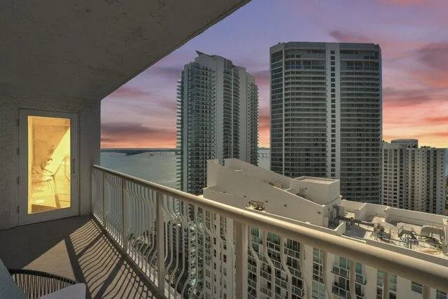 2 bedroom in Miami FL 33131 for Sale