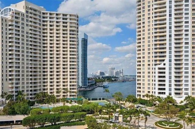 1 bedroom in Miami FL 33131 for Sale