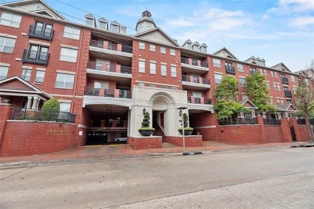1 bedroom in Houston TX 77056 for Sale