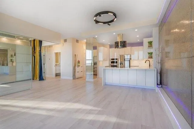 2 bedroom in Houston TX 77046 for Sale