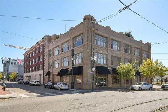 2 bedroom in New Orleans LA 70130 for Sale