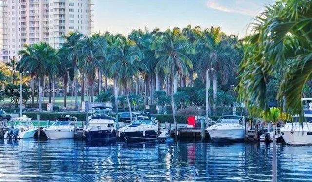 2 bedroom in Hallandale Beach FL 33009 for Sale