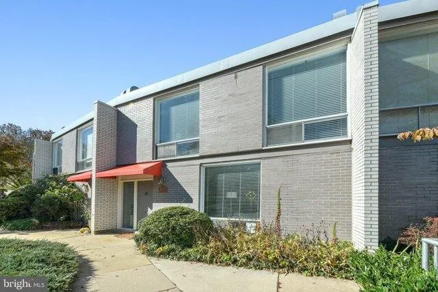3 bedroom in Bethesda MD 20814 for Sale