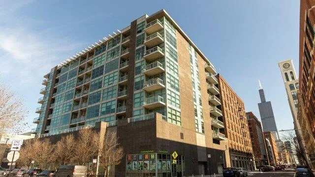 2 bedroom in Chicago IL 60607 for Sale