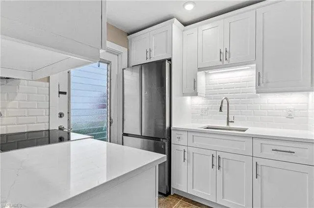 2 bedroom in Naples FL 34102 for Sale