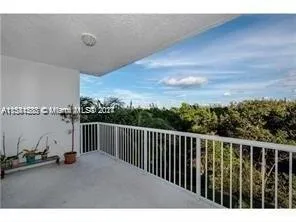 2 bedroom in North Miami FL 33181 for Sale