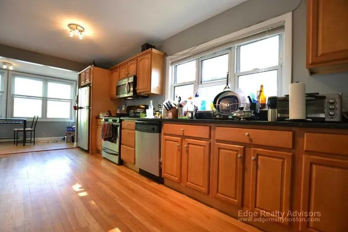 Ideal location 4 bed, with top of the notch renovations! Walking distance t  61 Surrey St #63 for Sale