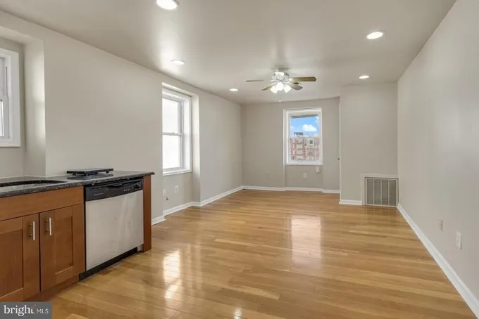 Unit/Flat/Apartment, Unit/Flat - PHILADELPHIA, PA  319 N 40th St #3 for Sale