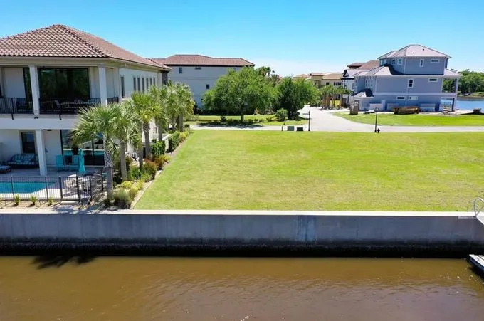 14 Spinaker Cir, Palm Coast, FL 32137 - MLS FC293782 for Sale