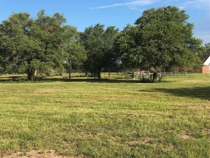 Lot 2 PVT 1671, Hallettsville, TX 77964 for Sale