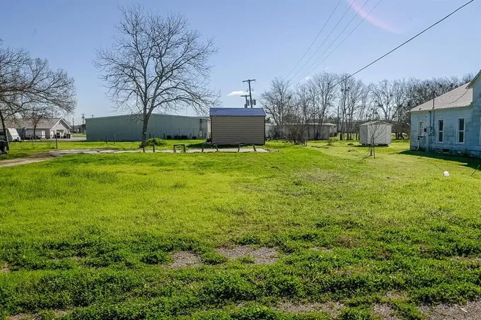 507 South Saint Andrews St, Weimar, TX 78962 for Sale