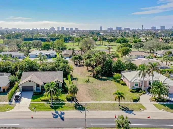 572 Barfield Dr, Marco Island, FL 34145 - MLS 222085206 for Sale