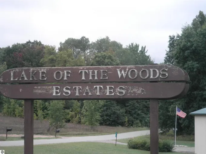 Mancelona, Nice large building lot in Lake of the Woods for Sale