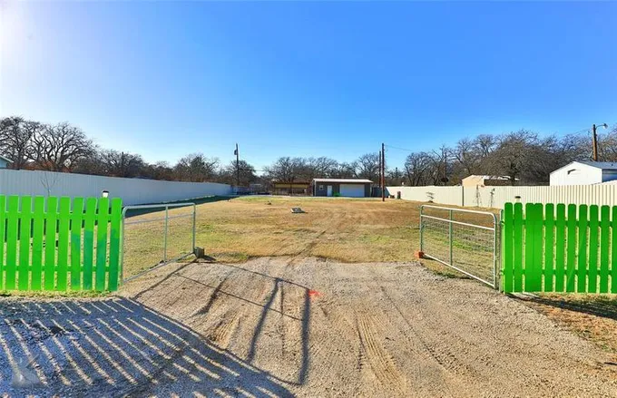 611 Greenbriar Dr, Clyde, TX 79510 for Sale