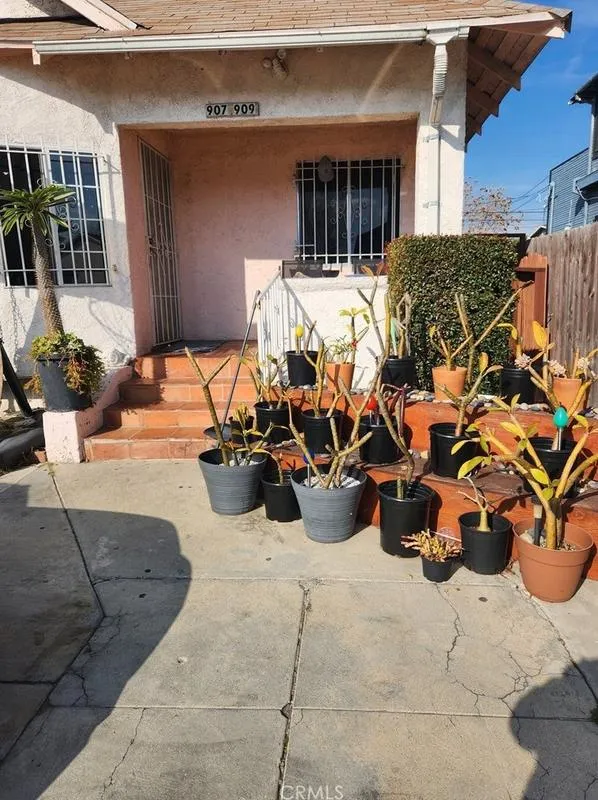 907 E 50th St, Los Angeles, CA 90011 - MLS PW24007604 for Sale