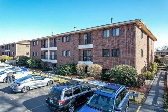 2 Bedroom 1 Bath In Hudson NH 03051 for Sale