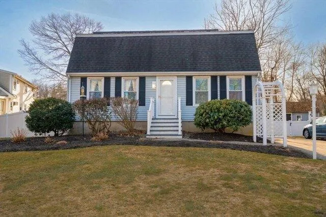 3 Bedroom 2 Bath In Amesbury MA 01913 for Sale