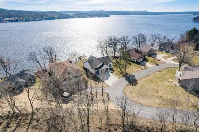 4 Bedroom 3.5 Bath In Merrimac WI 53561 for Sale