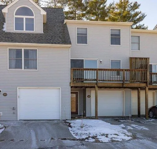 2 Bedroom 1.5 Bath In Newmarket NH 03857 for Sale
