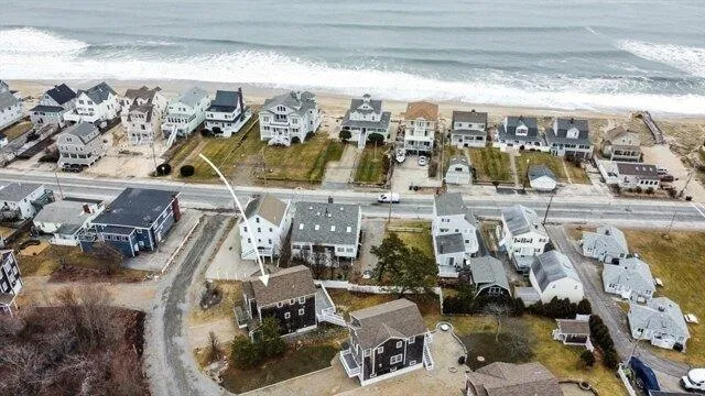 3 Bedroom 2.5 Bath In Salisbury MA 01952 for Sale