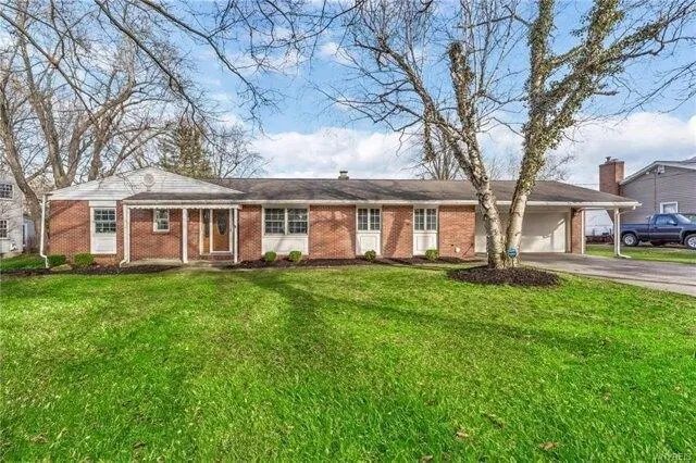 3 Bedroom 2.5 Bath In Clarence NY 14031 for Sale