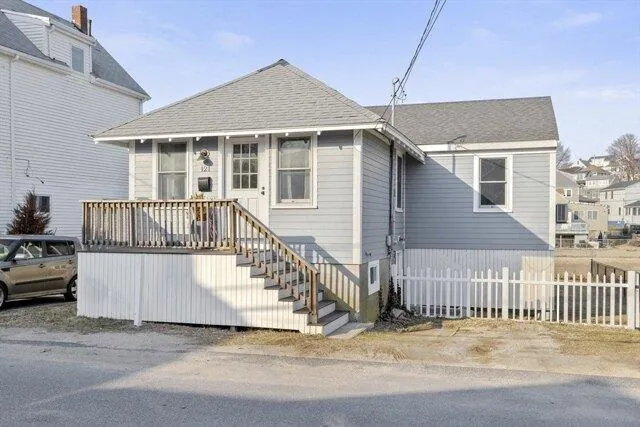 2 bedroom in Hull MA 02045 for Sale